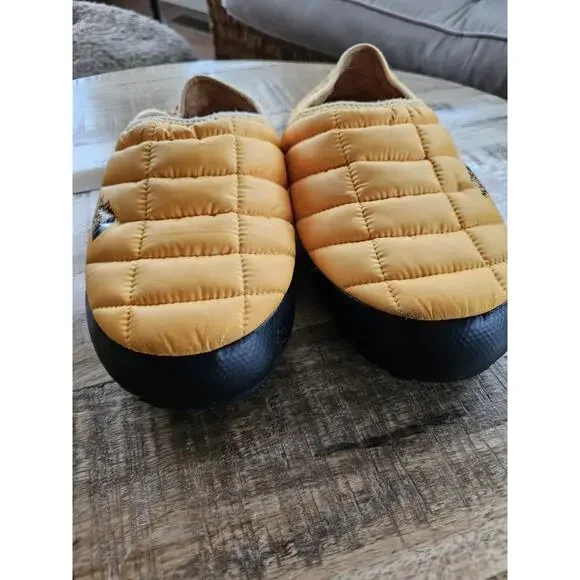 The North Face Thermoball Traction Mule V Slippers Yellow Size 8 - Picture 2 of 6